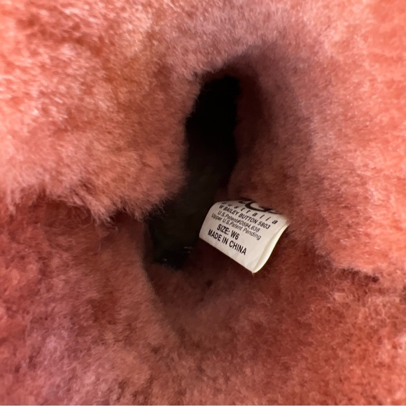 Women’s Pink Ugg Boots size 6 Bailey Button Classic Short Shearling Bootie - Picture 6 of 16